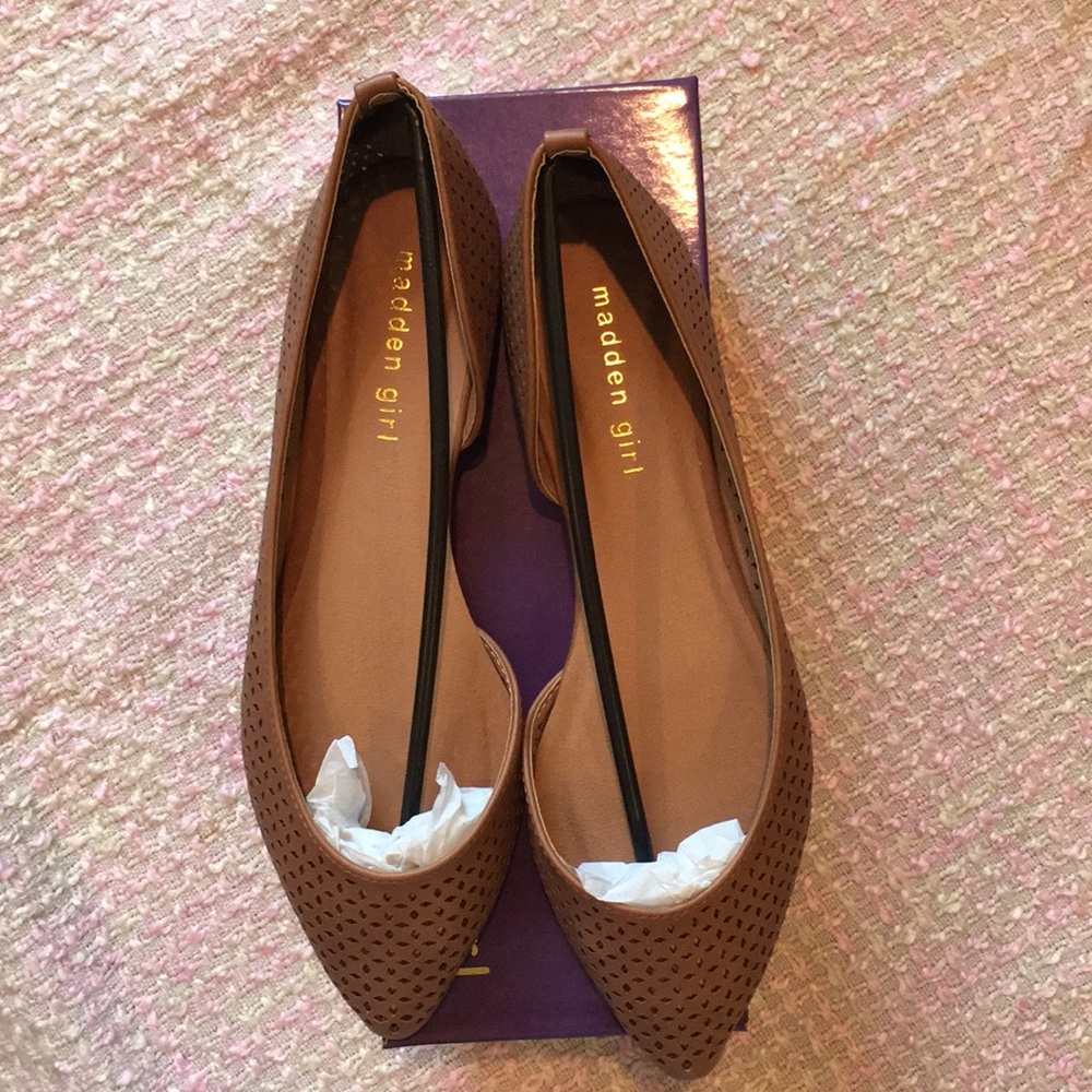 NIB Madden Girl Nancie Chip Out Pointed Tor Flats - Picture 4 of 7